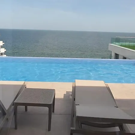 Infinity Pool & Beach Premiere Suit Infinity Pool On Top Floor Parking Апартаменты