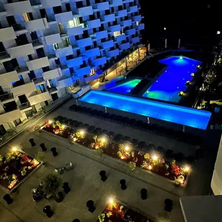 Infinity Pool & Beach Premiere Suit Infinity Pool On Top Floor Parking Apartment *
