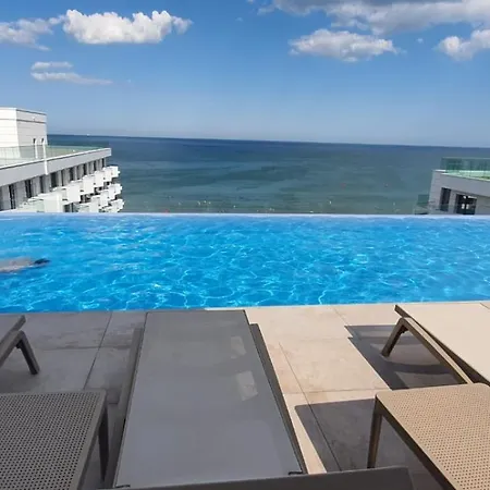 Infinity Pool & Beach Premiere Suit Infinity Pool On Top Floor Parking Apartment Navodari