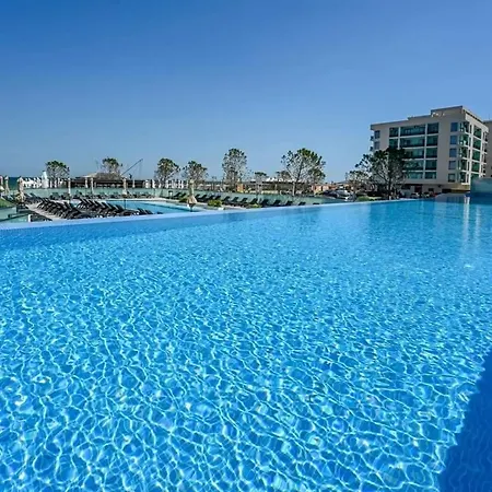 Infinity Pool & Beach Premiere Suit Infinity Pool On Top Floor Parking * Navodari