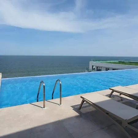 Apartment Infinity Pool & Beach Premiere Suit Infinity Pool On Top Floor Parking Navodari