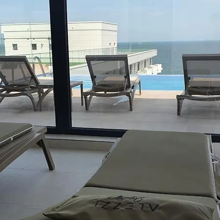 Infinity Pool & Beach Premiere Suit Infinity Pool On Top Floor Parking