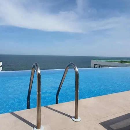 Infinity Pool & Beach Premiere Suit Infinity Pool On Top Floor Parking Apartment
