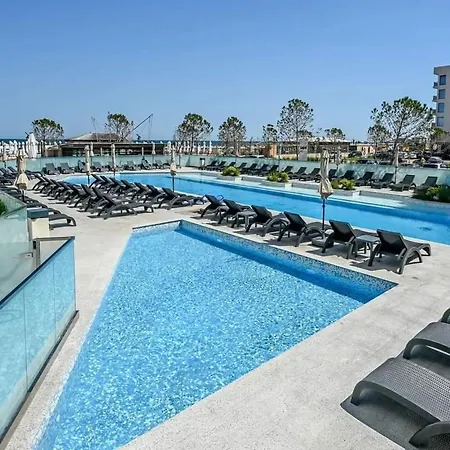 Infinity Pool & Beach Premiere Suit Infinity Pool On Top Floor Parking Apartment