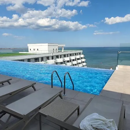 Infinity Pool & Beach Premiere Suit Infinity Pool On Top Floor Parking Navodari